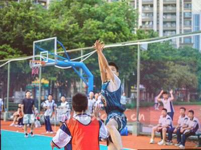 两个时钟显示两小时刷新，数据表更新动画